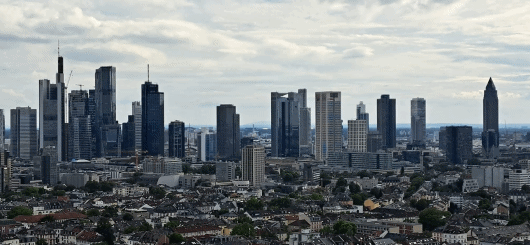 Panoramablick auf die Frankfurter Skyline