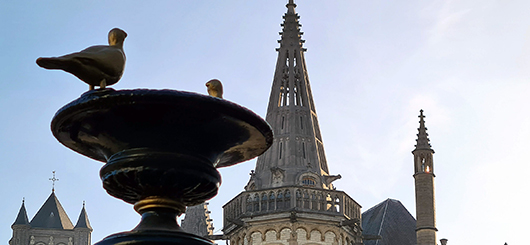 Fountain decorated with pigeons in historical Ghent.