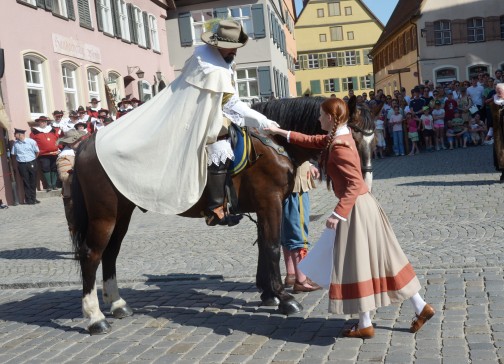Der Handschlag mit der Lore bewirkt die Begnadidung der Stadt